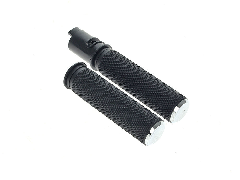 Knurled Fusion Handgrips – Chrome. Fits CVO Touring 2023up, Street Glide & Road Glide 2024up, Touring 2025up & Softail 2025up