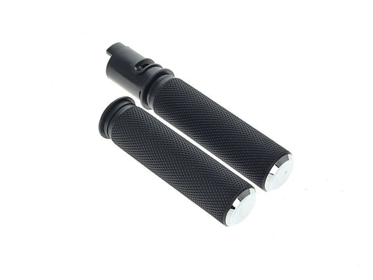 Knurled Fusion Handgrips – Chrome. Fits CVO Touring 2023up, Street Glide & Road Glide 2024up, Touring 2025up & Softail 2025up