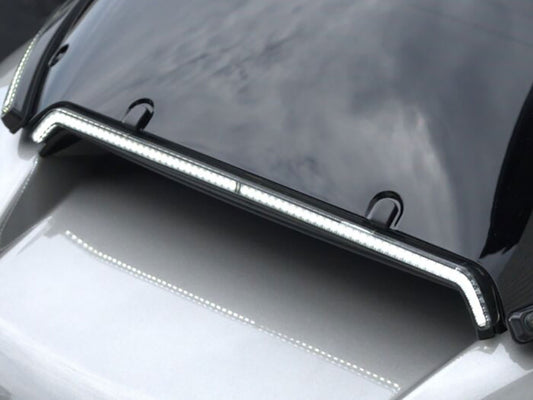 LED Center Fairing Vent Insert With Amber & White LED’s – Gloss Black with Smoked Lens. Fits Road Glide 2024up & CVO Roadglide (inc ‘STin.) 2023up.