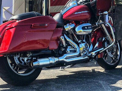 Bob Cat 2-into-1 Exhaust – Chrome with Polished Aluminium Sleeve Muffler. Fits Touring 2017up.