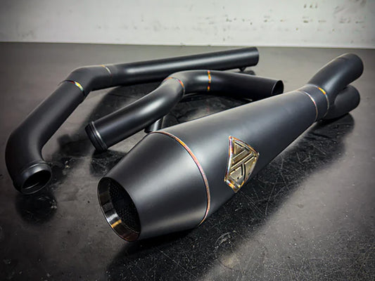 2-into-1 LaneSplitter Exhaust – Black Onyx. Fits Softail 2018up Non-240 Rear Tyre Models.